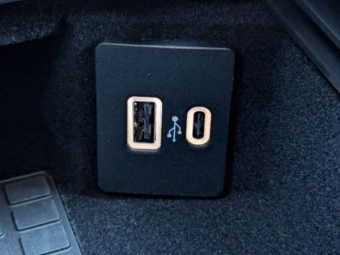 New 2025 Lincoln Corsair Reserve w/ Equipment Group 202A image 23