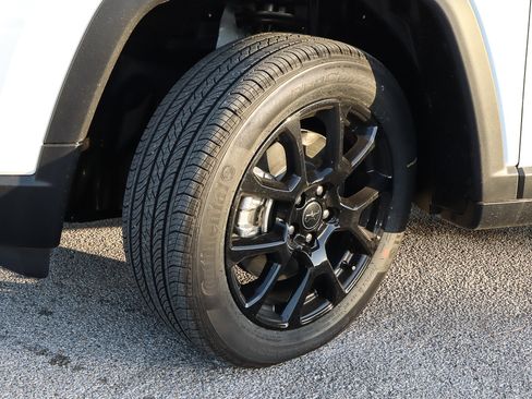 New 2026 Jeep Compass Latitude image 11