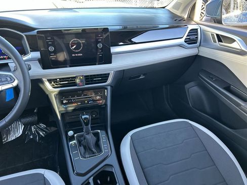 New 2026 Volkswagen Taos SE image 12