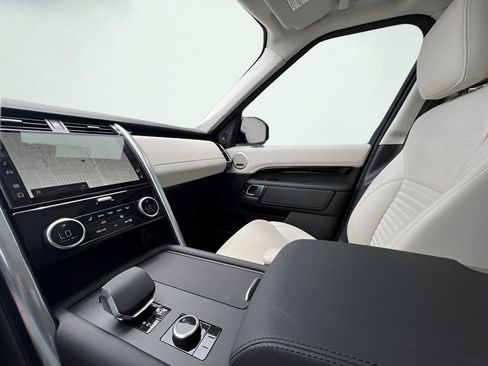 Used 2024 Land Rover Discovery S AWD/4WD image 31