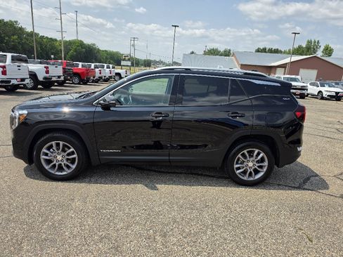 Used 2024 GMC Terrain SLT AWD/4WD image 2