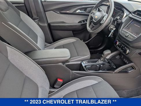 Used 2023 Chevrolet TrailBlazer LS FWD image 28