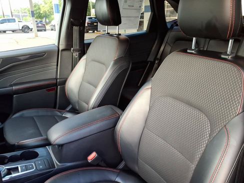 Certified 2025 Ford Escape ST-Line Select AWD/4WD image 10