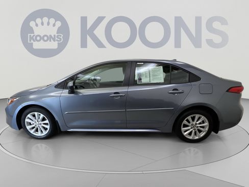 Used 2025 Toyota Corolla LE w/ LE Premium Package FWD image 5