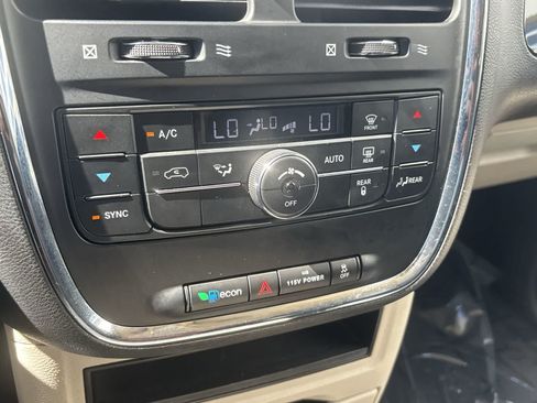 Used 2015 Chrysler Town & Country Touring FWD image 24