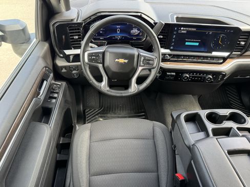 Used 2025 Chevrolet Silverado 2500 LT w/ Convenience Package AWD/4WD image 14