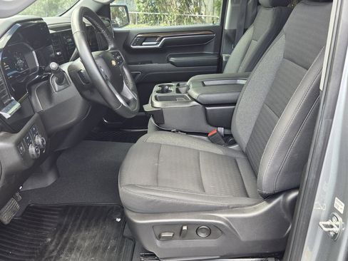 Used 2024 Chevrolet Silverado 1500 LT AWD/4WD image 3