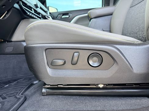 Used 2024 Chevrolet Colorado ZR2 w/ Technology Package image 23