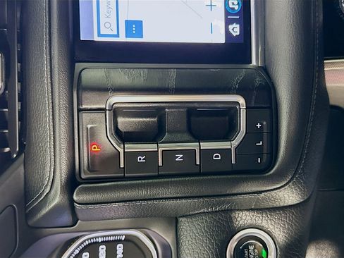 Used 2021 GMC Yukon XL Denali w/ Denali Premium Package AWD/4WD image 17