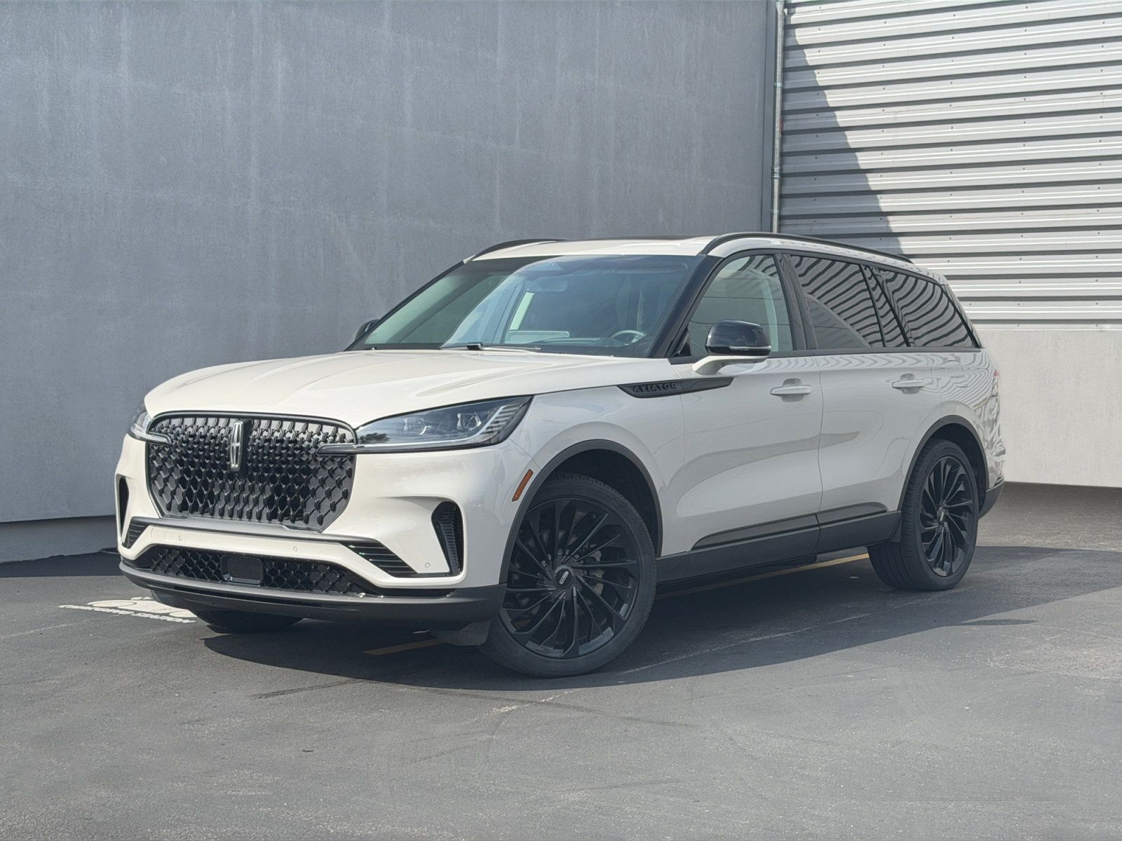 Used 2025 Lincoln Aviator Reserve w/ Equipment Group 201A AWD/4WD image 1