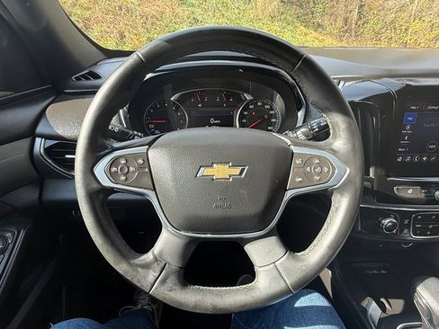 Used 2023 Chevrolet Traverse LT image 24
