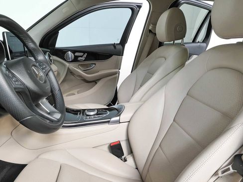 Used 2018 Mercedes-Benz GLC 300 4MATIC image 5