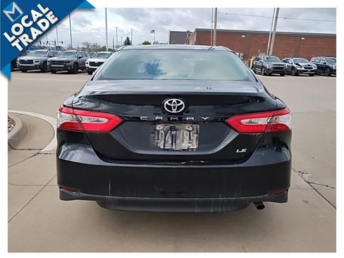 Used 2018 Toyota Camry LE image 7