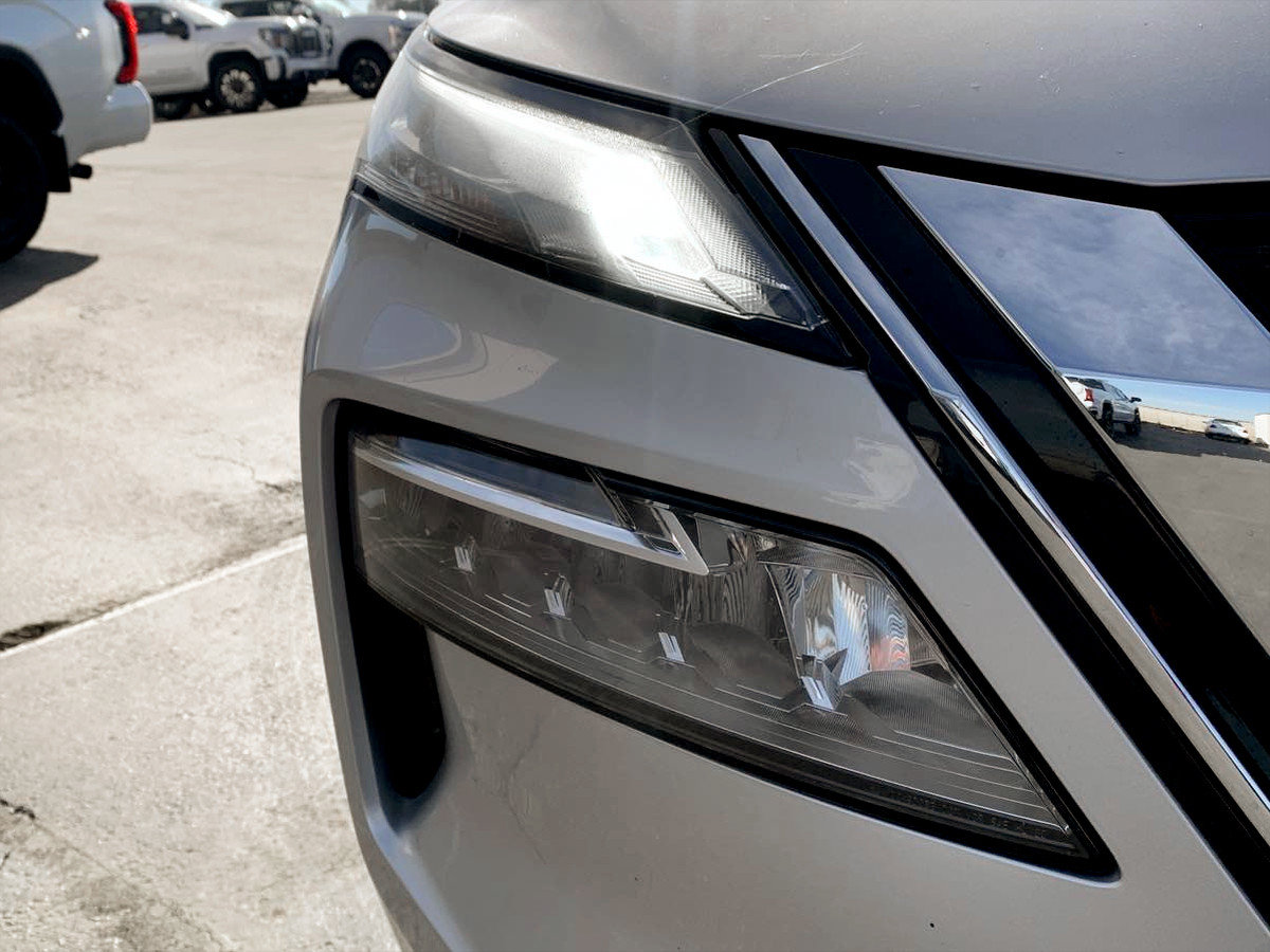 Used 2023 Nissan Rogue SV FWD image 9