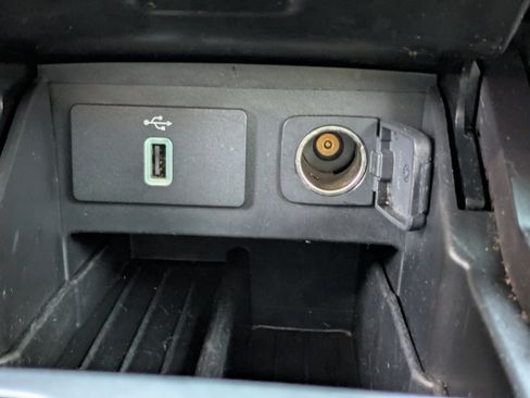 Used 2018 Ford Explorer Limited image 31