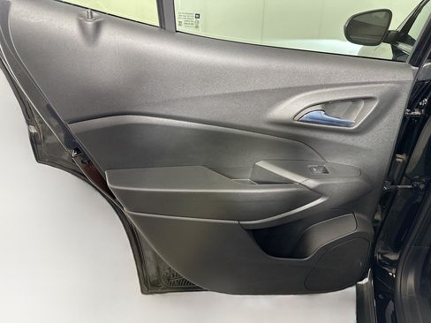 Used 2025 Chevrolet Trax LT FWD image 24