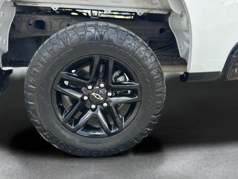 Used 2020 Chevrolet Silverado 1500 LT Trail Boss AWD/4WD image 17