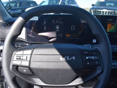 New 2026 Kia K4 FWD image 24