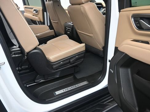 Used 2024 Chevrolet Suburban Premier AWD/4WD image 13