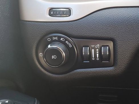 Used 2016 Jeep Cherokee Latitude w/ Cold Weather Group image 23