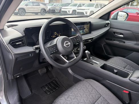 Used 2025 Nissan Kicks SV FWD image 13
