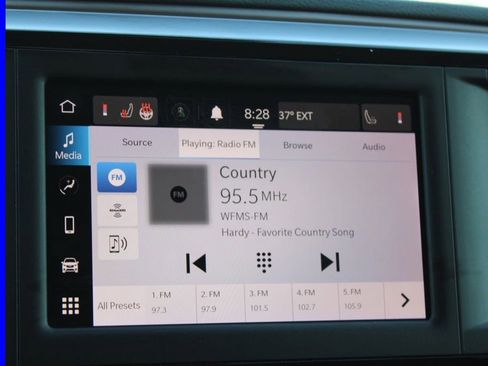 Used 2023 Chrysler Voyager LX image 39