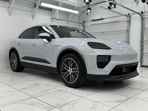 Certified 2025 Porsche Macan Electric image 10
