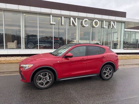 Used 2022 Alfa Romeo Stelvio Ti image 3