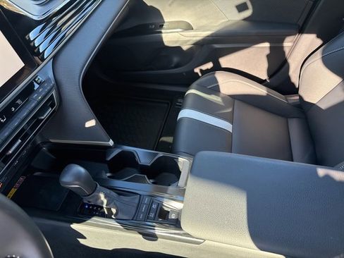 Used 2025 Toyota Camry SE image 17