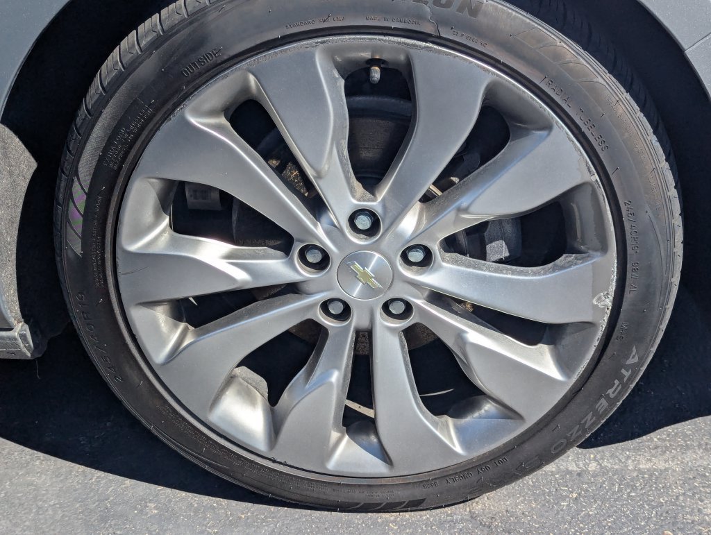 Used 2017 Chevrolet Malibu Premier w/ Premier Sun and Wheel Package FWD image 9