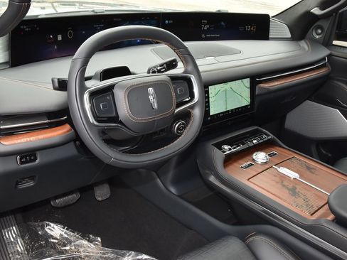 New 2026 Lincoln Navigator L Black Label AWD/4WD image 36