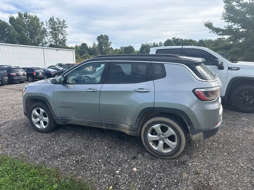 Used 2018 Jeep Compass Latitude w/ Cold Weather Group AWD/4WD image 4