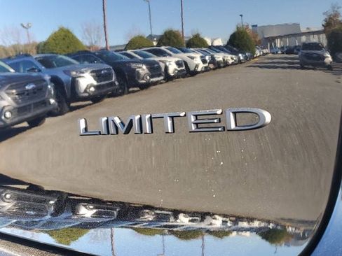 New 2026 Chrysler Pacifica Limited w/ Uconnect Theater Family Group image 7