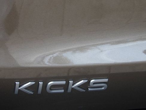 Certified 2025 Nissan Kicks SR image 8