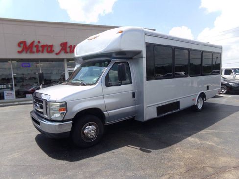 Used 2012 Ford E-450 and Econoline 450 Super Duty w/ Shuttle Bus Prep Pkg RWD image 2