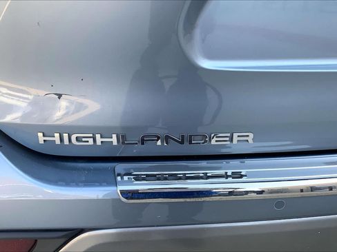 Used 2023 Toyota Highlander Platinum FWD image 33