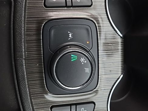 Used 2023 GMC Acadia SLT image 32