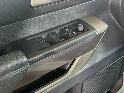 Used 2023 Toyota Tundra SR5 w/ SR5 Convenience Package AWD/4WD image 17