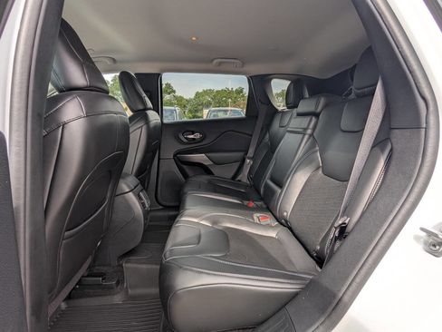 Used 2019 Jeep Cherokee Latitude Plus w/ Comfort/Convenience Group AWD/4WD image 14