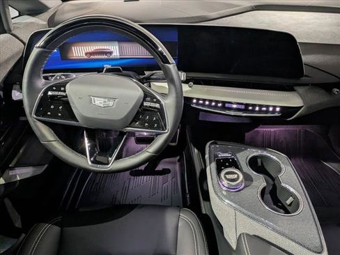 Used 2025 Cadillac Optiq Sport 1 image 18