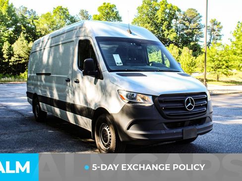 Used 2023 Mercedes-Benz Sprinter 2500 image 3