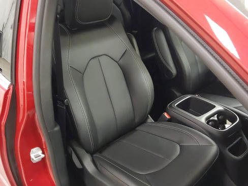 New 2026 Chrysler Pacifica Select image 28