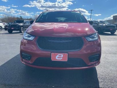 New 2026 Chrysler Pacifica Select