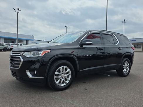 Used 2021 Chevrolet Traverse LT image 1