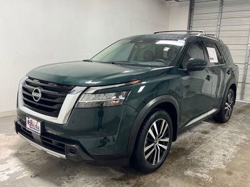 Used 2024 Nissan Pathfinder Platinum w/ Cargo Package image 9
