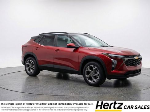 Used 2025 Chevrolet Trax LT image 1