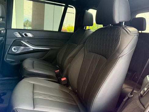 Used 2025 BMW X7 M60i AWD/4WD image 19