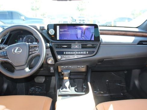 Certified 2025 Lexus ES 300h w/ Premium Package image 10