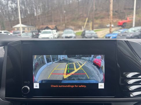 Used 2025 Toyota Camry SE image 25