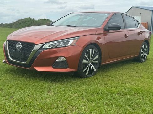 Used 2020 Nissan Altima 2.5 SR FWD image 2
